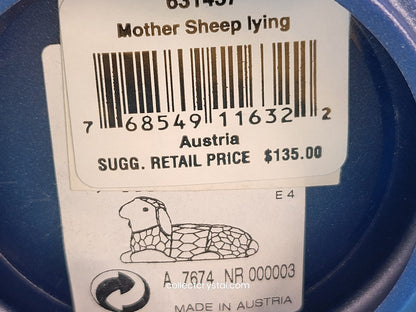 SHEEP MOTHER LYING 631437