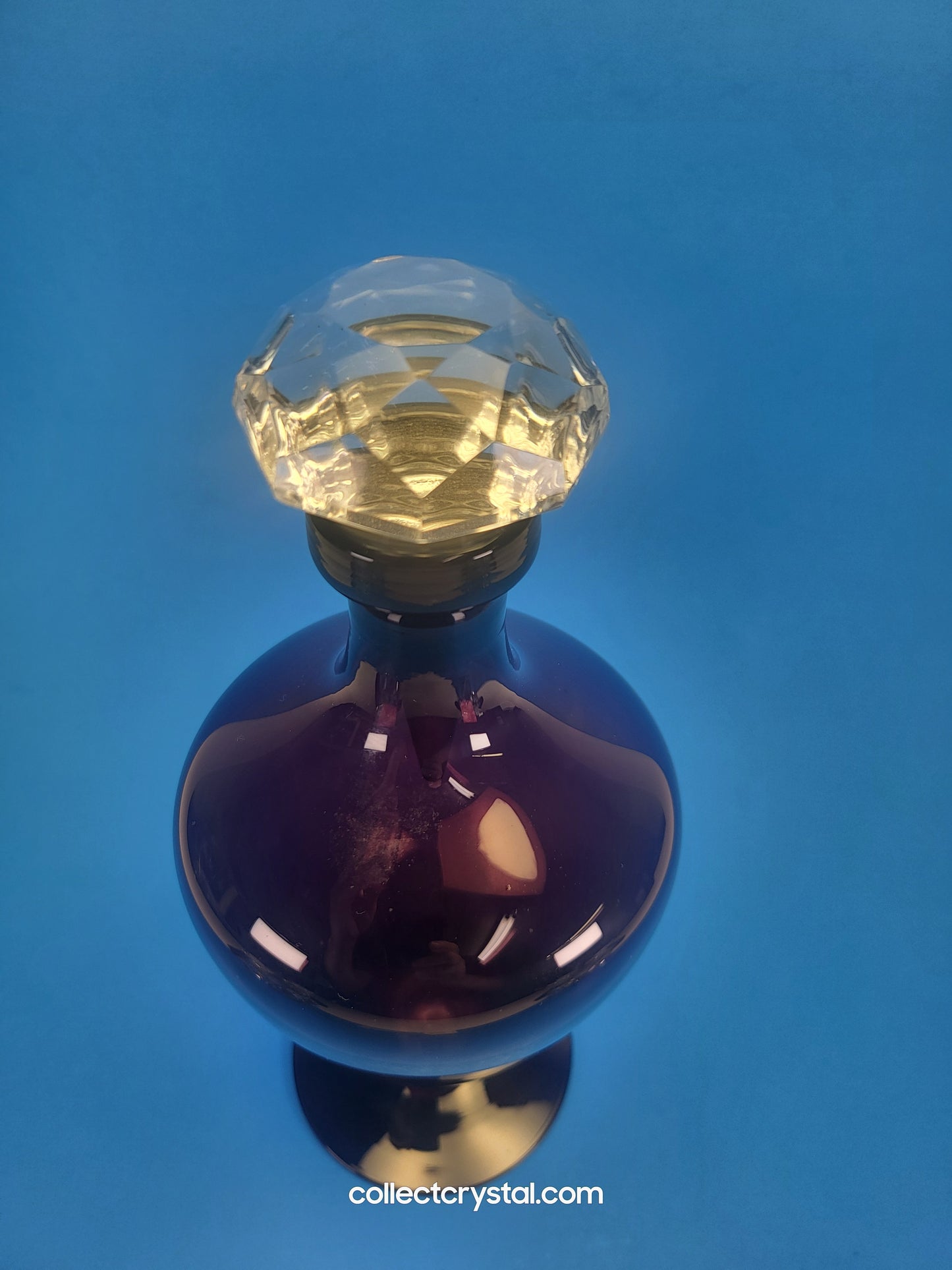 Empoli Amethyst glass decanter with twist stopper