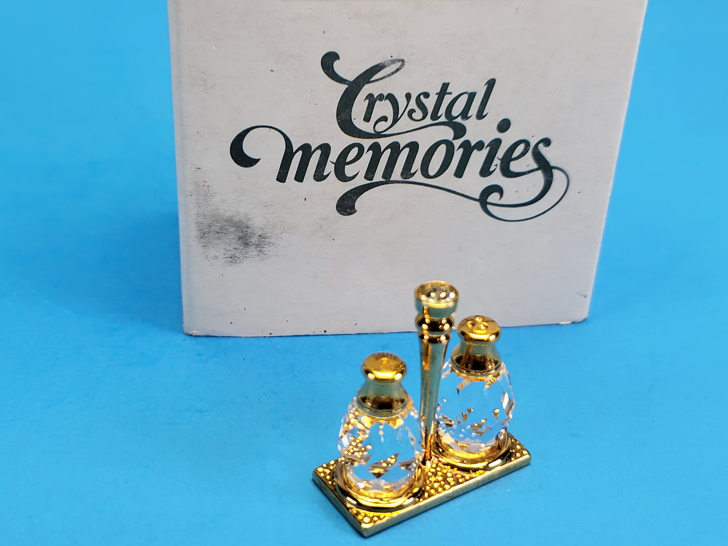 CRYSTAL MEMORIES – SALT AND PEPPER GOLD 180512 doll house