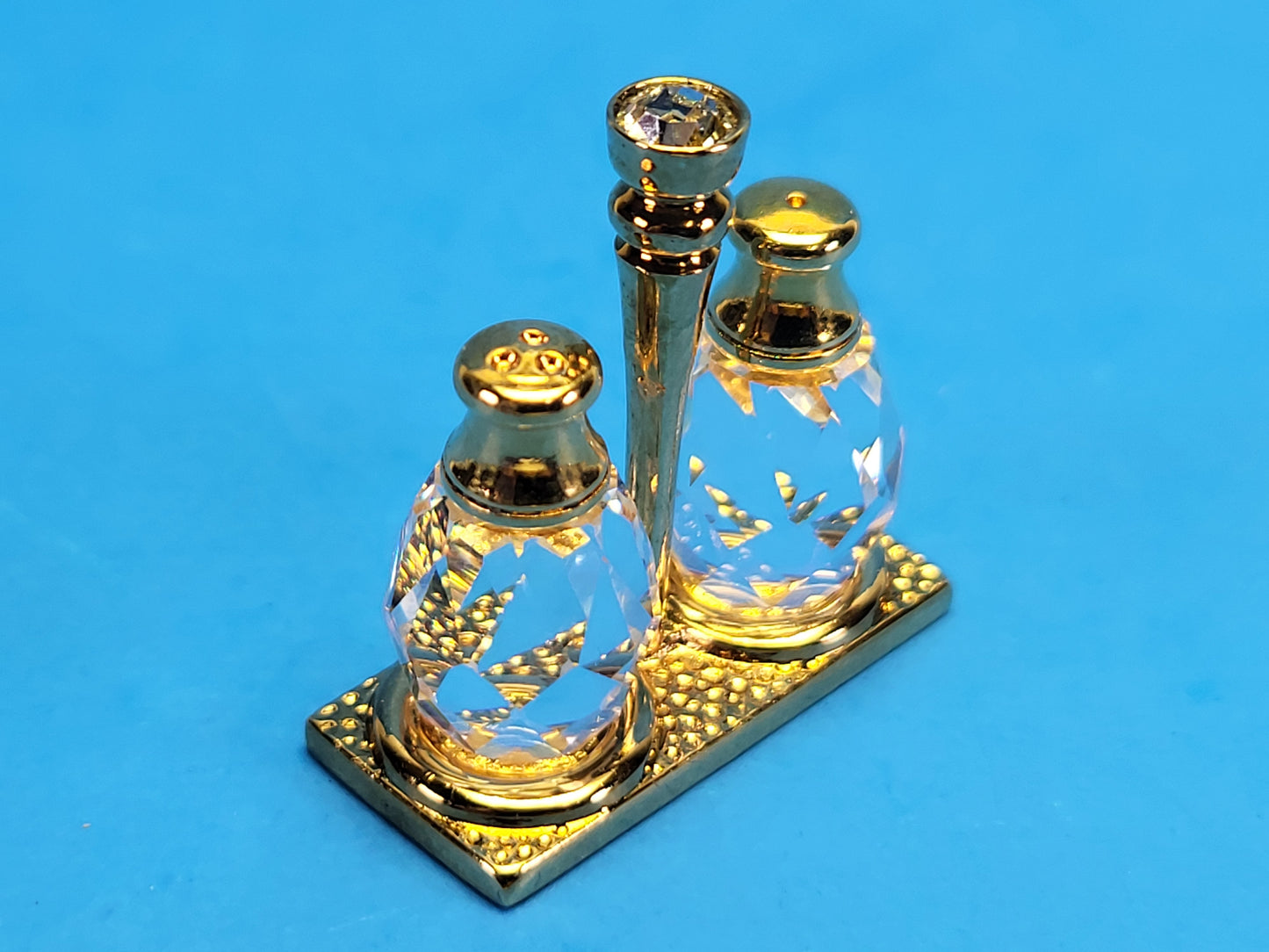 CRYSTAL MEMORIES – SALT AND PEPPER GOLD 180512 doll house