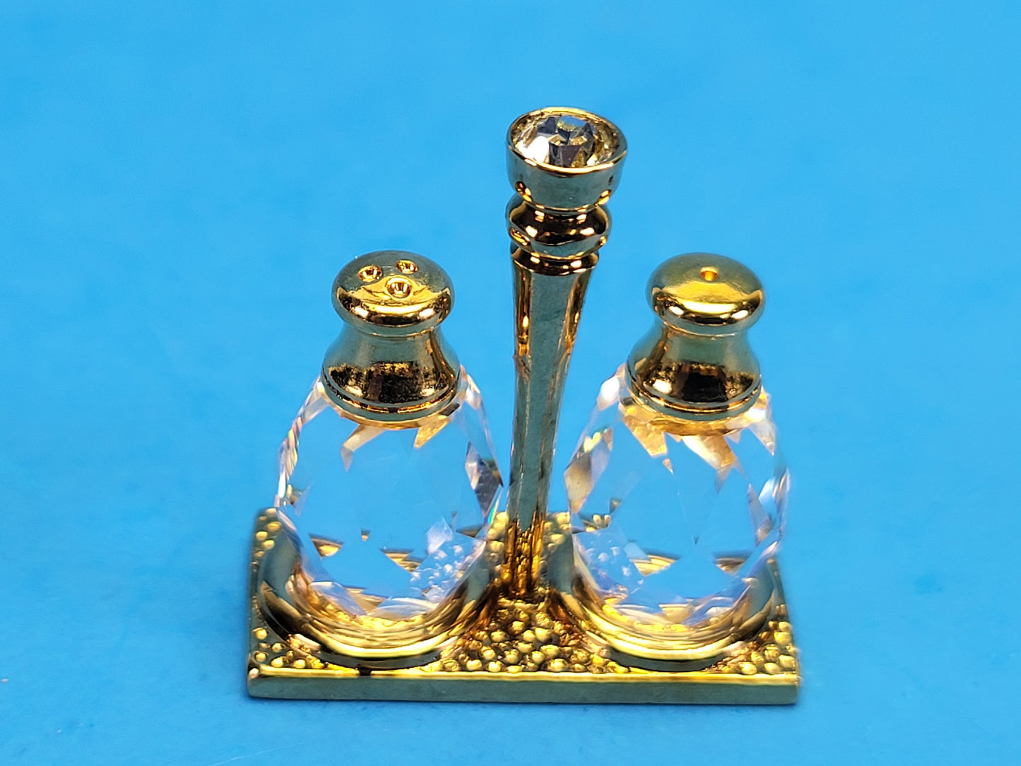 CRYSTAL MEMORIES – SALT AND PEPPER GOLD 180512 doll house