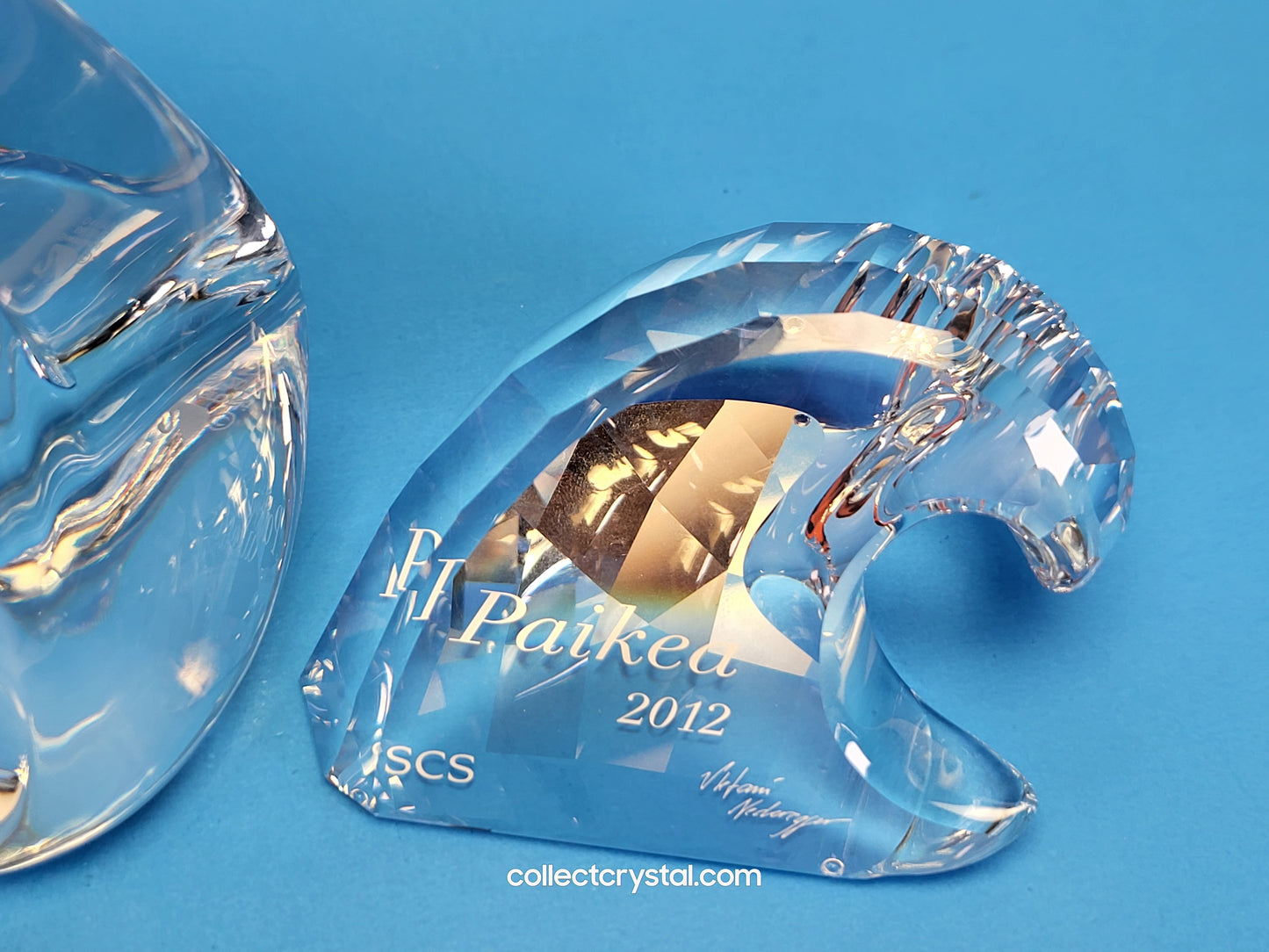 ANNUAL EDITION 2012 PAIKEA HUMPBACK WHALE WITH WAVE PLAQUE 1095228