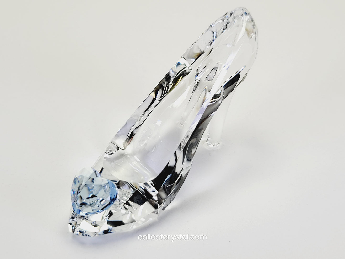 Cinderellas Glass slipper Figurine in Austrian Crystal from the 2015 DISNEY Movie  5035515