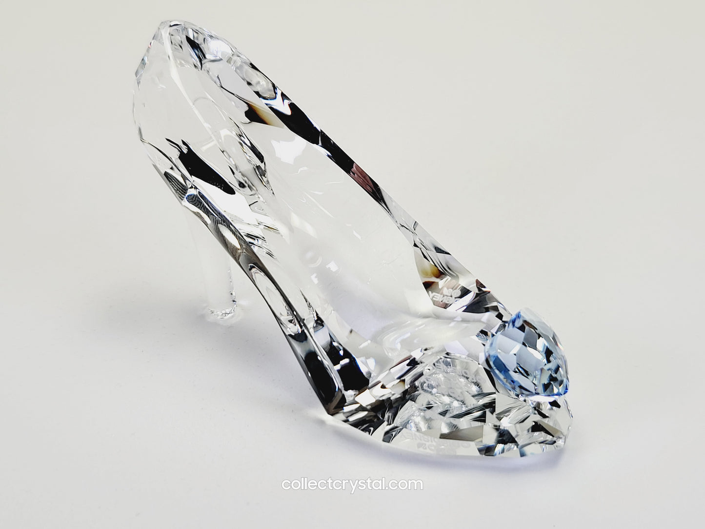 Cinderellas Glass slipper Figurine in Austrian Crystal from the 2015 DISNEY Movie  5035515